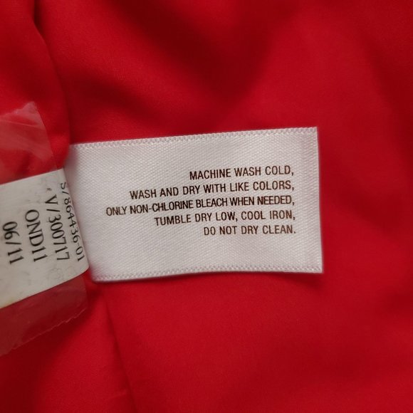 Old Navy Women’s Red Quilted Frost-Free Sleeveless Winter Puffer Vest Red Small - Picture 14 of 16